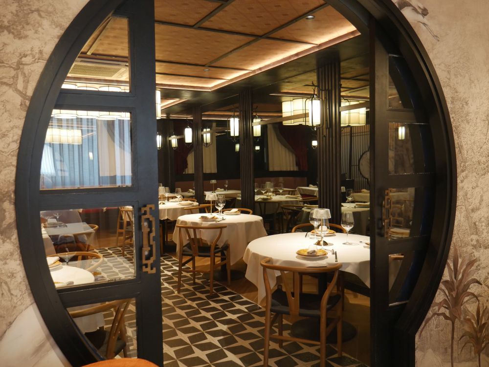 Interior de HUTONG Madrid con nueva decoración elegante